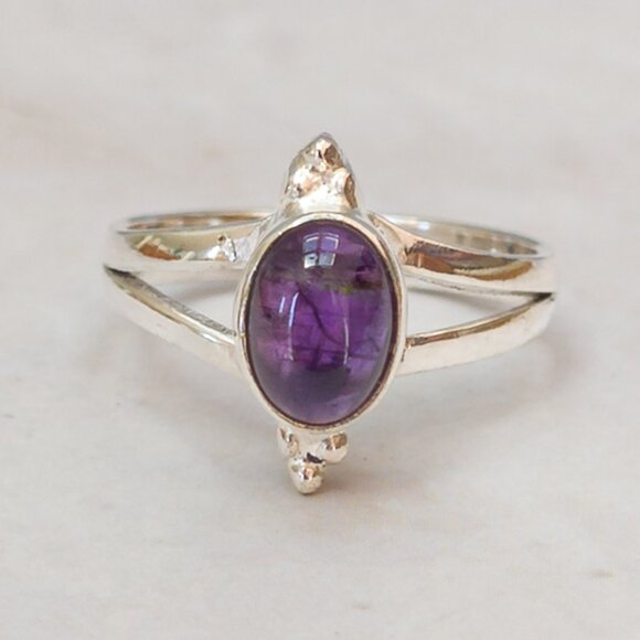 Vintage Jewelry - Artisan .925 Silver Ring with Natural Amethyst Cabochon – Size 6.75